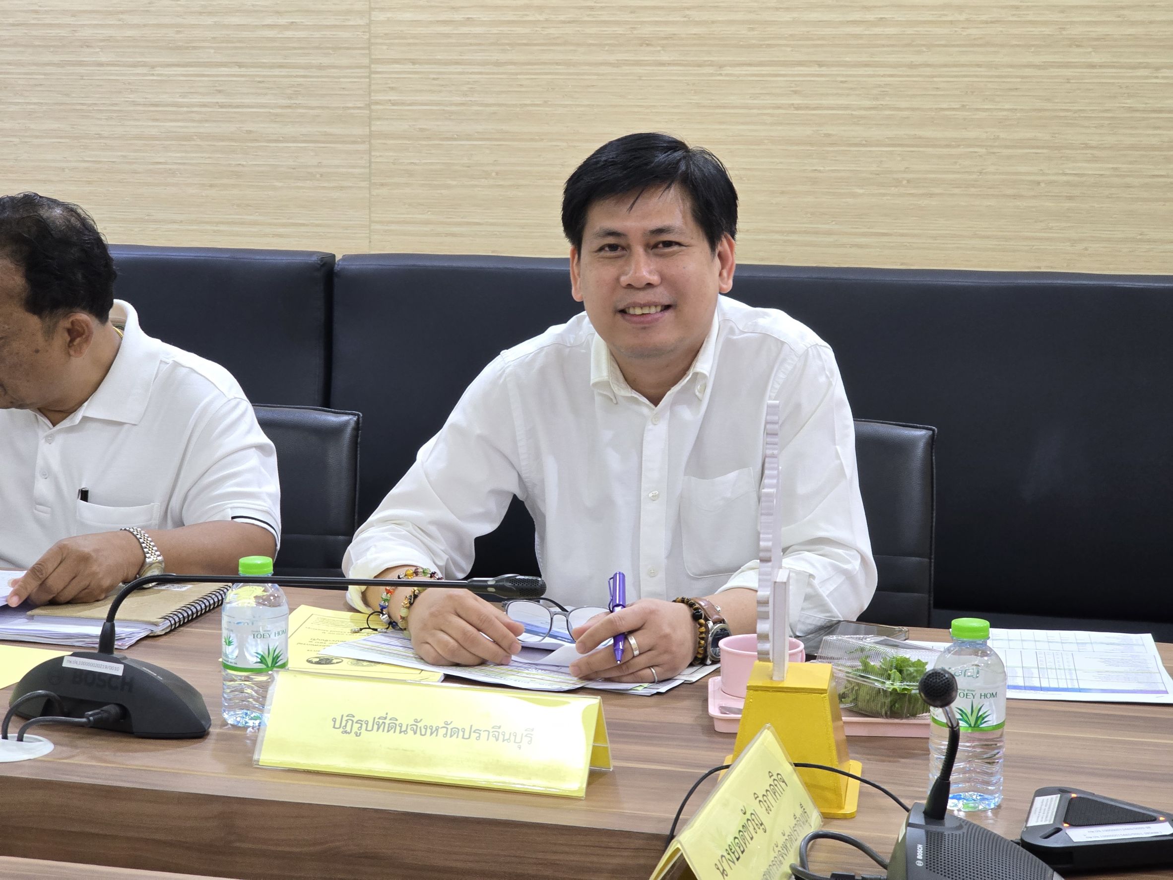 title - วันที่ 12 มีนาคม 2569 เวลา 09.00 น. นายวิทูล ประดิษฐบุญ ปฏิรูปที่ดินจังหวัดปราจีนบุรี  พร้อมด้วย นางสาวปาริชาติ ศรีปราชญ์ ผู้อำนวยการกลุ่มยุทธศาสตร์และการปฏิรูปที่ดิน  เข้าร่วมประชุม การตรวจติดตามการดำเนินงานตามแผนการตรวจราชการฯ ประจำปีงบประมาณ พ.ศ.2569  (รอบที่1)